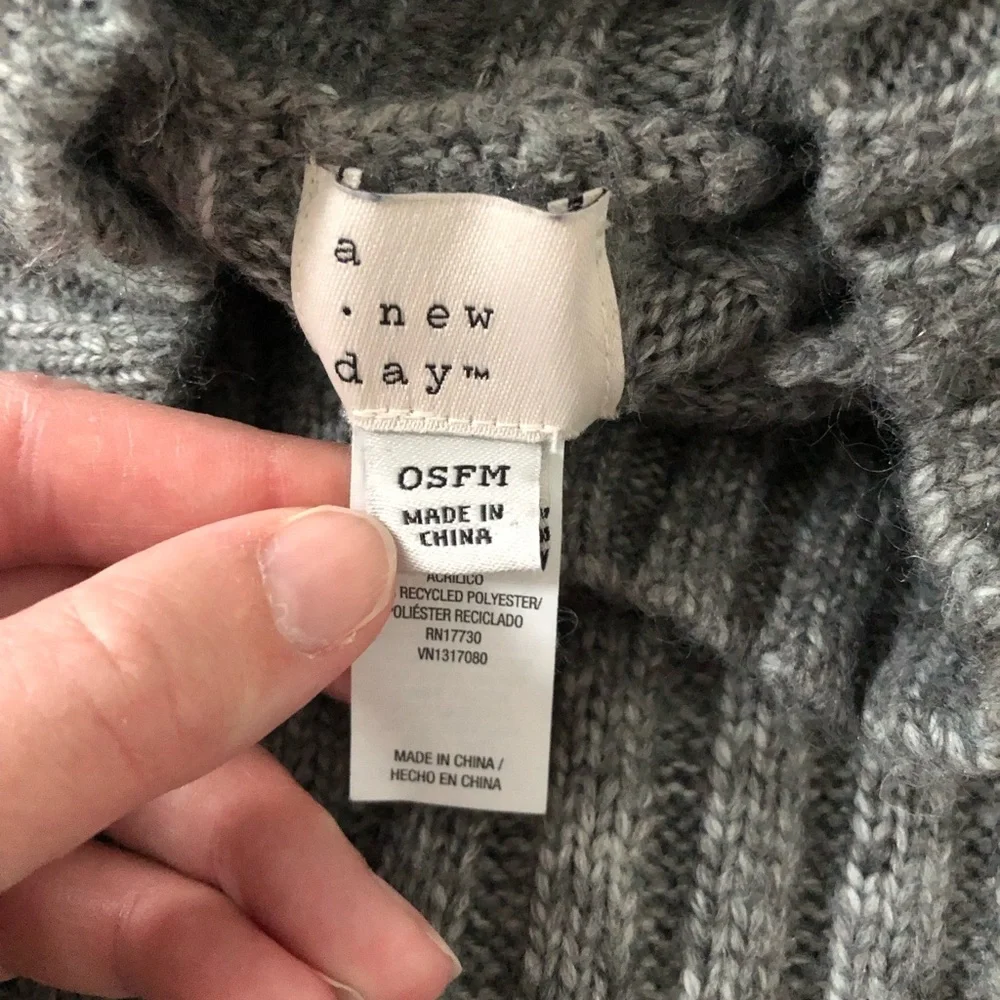 a new day Women’s OSFM Heathered Medium Gray Ribbed Collared Sweater Poncho - Picture 5 of 9